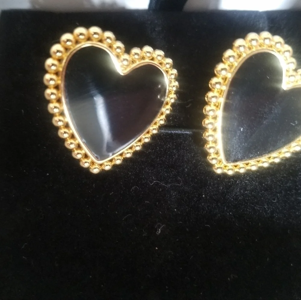 Black Heart shaped Earrings - Picture 2 of 7